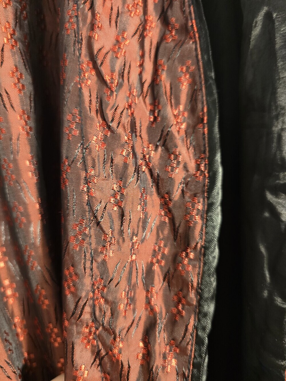 McM Maroon Black Satiny Jacquard Victorian Gothic Smoking Robe. Mens L-xL - Picture 3 of 16
